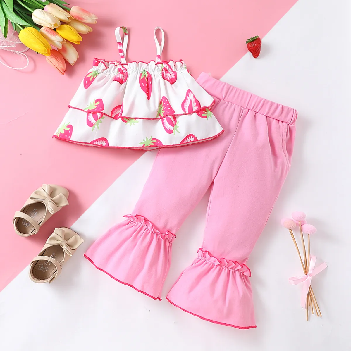 2pcs Toddler Girl Strawberry Print Ruffled Camisole and Flared Pants Set   image 3