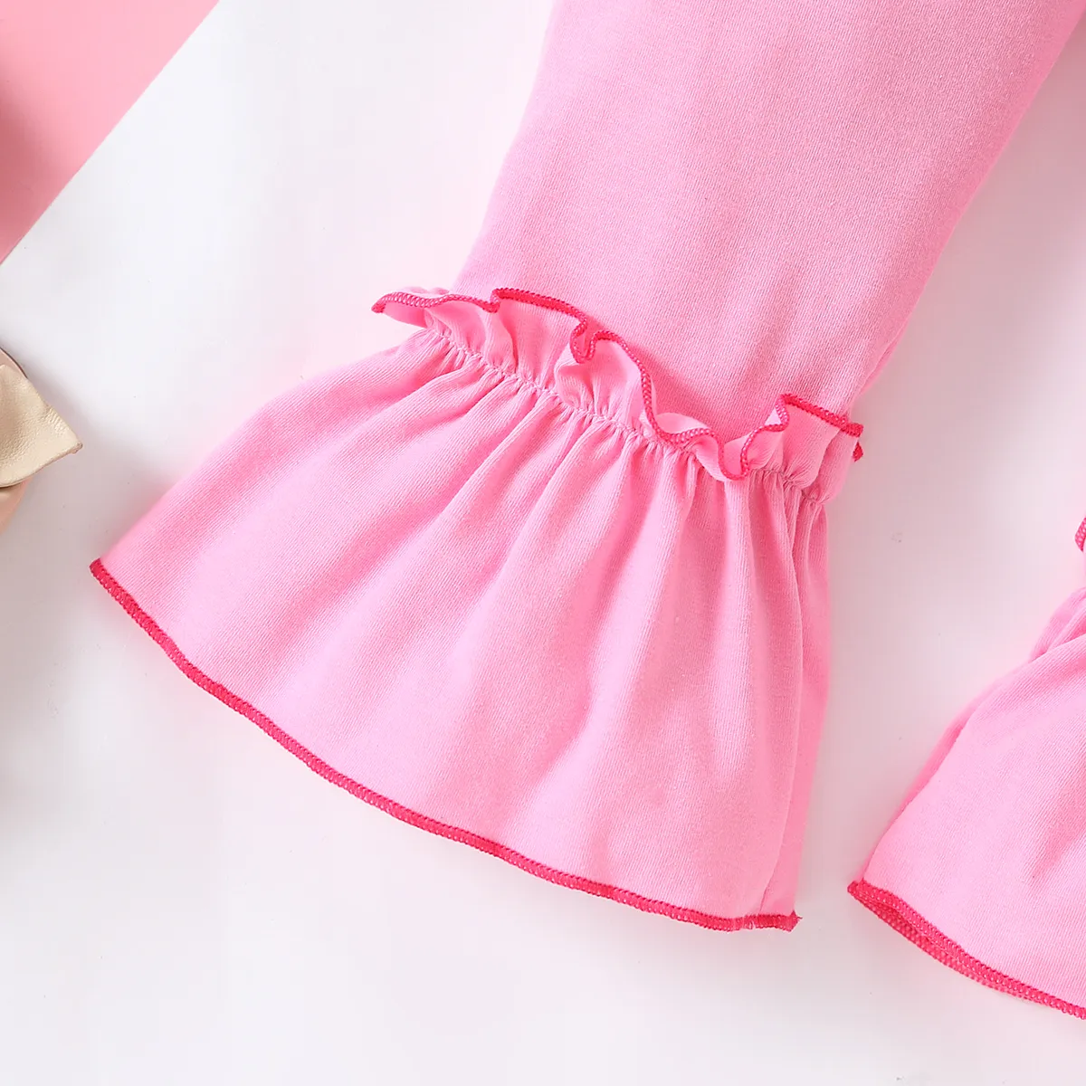 2pcs Toddler Girl Strawberry Print Ruffled Camisole and Flared Pants Set   image 6
