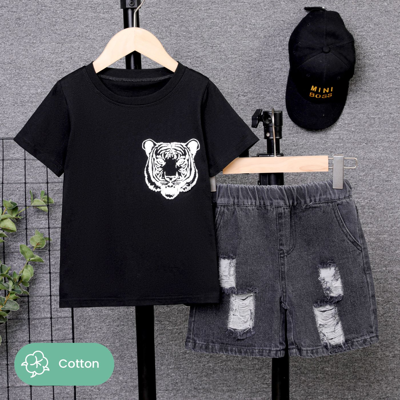 2pcs Kid Boy 100% Cotton Tiger Pattern Short-sleeve Tee And Pockets Ripped Denim Shorts Set