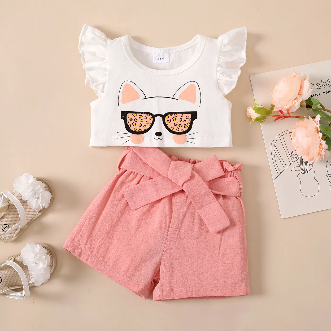 2pcs Baby Girl Cat Print Flutter-sleeve Top and Solid Belted Shorts Set