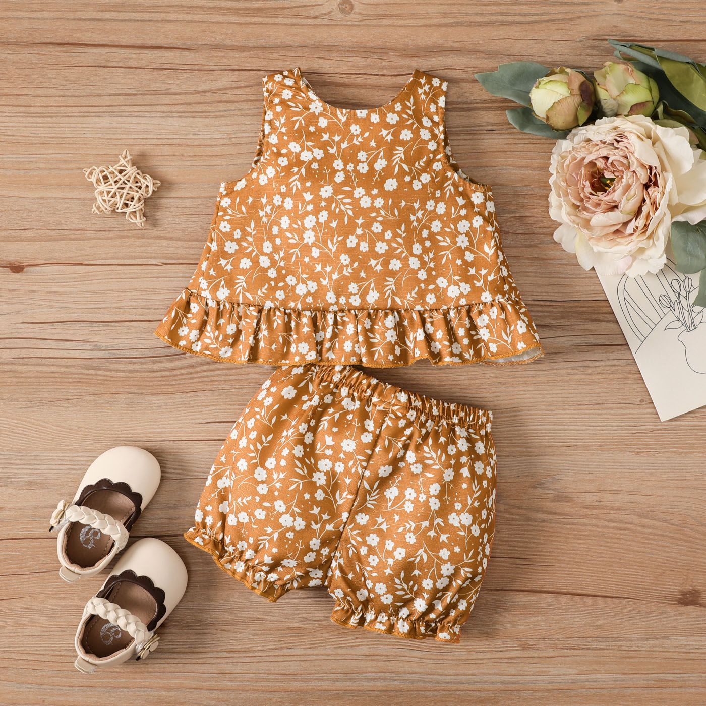 2pcs Baby Girl Allover Floral Print Ruffled Wrap Sleeveless Top and Shorts Set