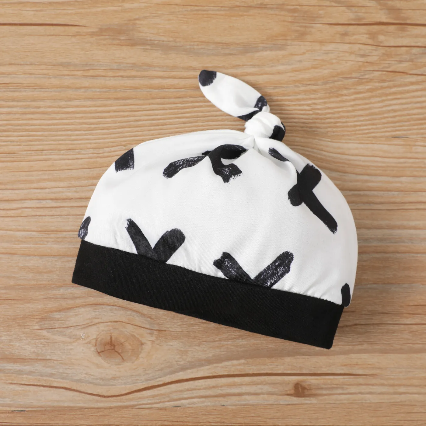 3pcs Baby Boy Cotton Letters Print Long-sleeve Romper and Allover Print Pants & Twist Hat Set BlackandWhite image 4