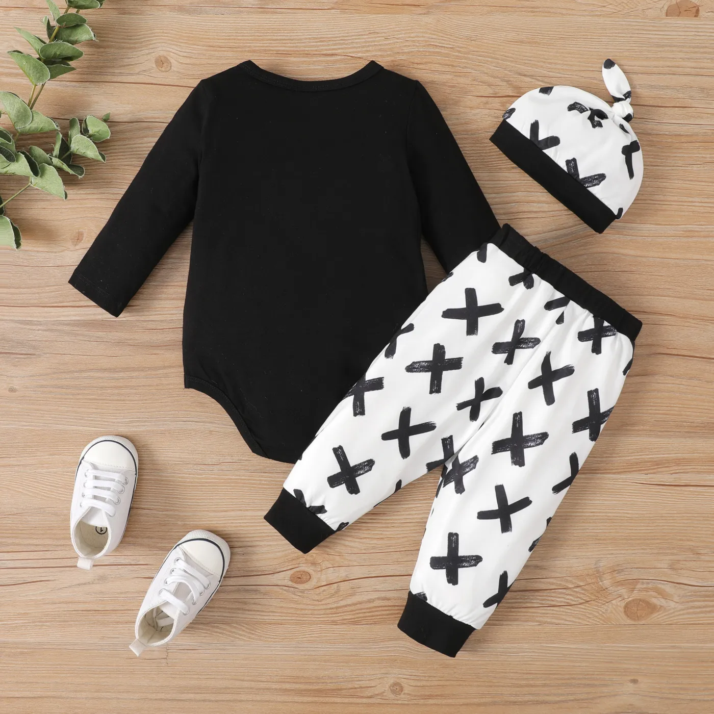 3pcs Baby Boy Cotton Letters Print Long-sleeve Romper and Allover Print Pants & Twist Hat Set BlackandWhite image 2