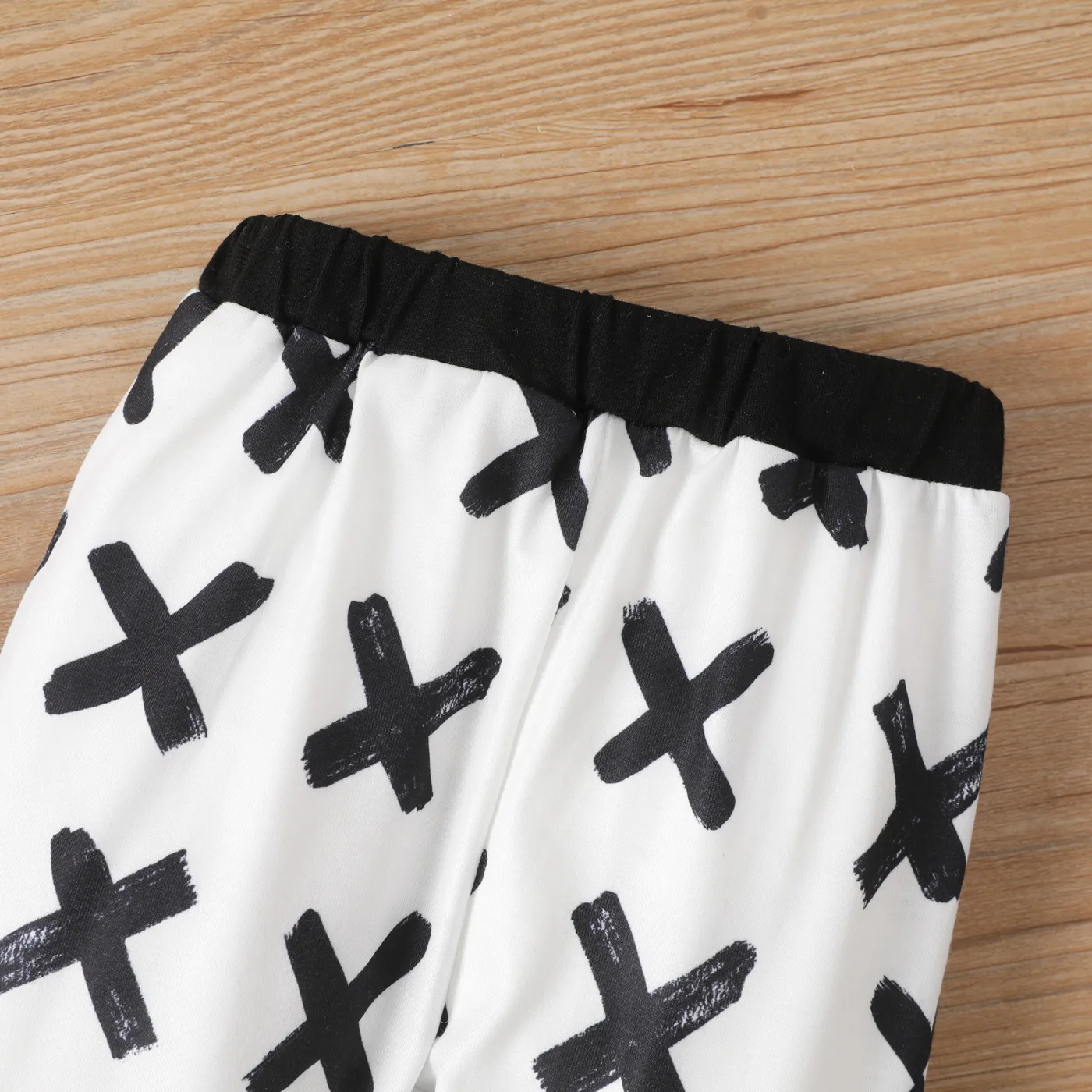 3pcs Baby Boy Cotton Letters Print Long-sleeve Romper and Allover Print Pants & Twist Hat Set BlackandWhite image 3