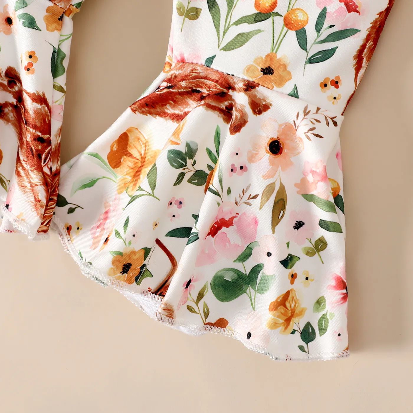 3pcs Baby Girl 95% Cotton Ribbed Flutter-sleeve Romper and Bow Front Floral Print Flared Pants & Headband Set Brown image 4