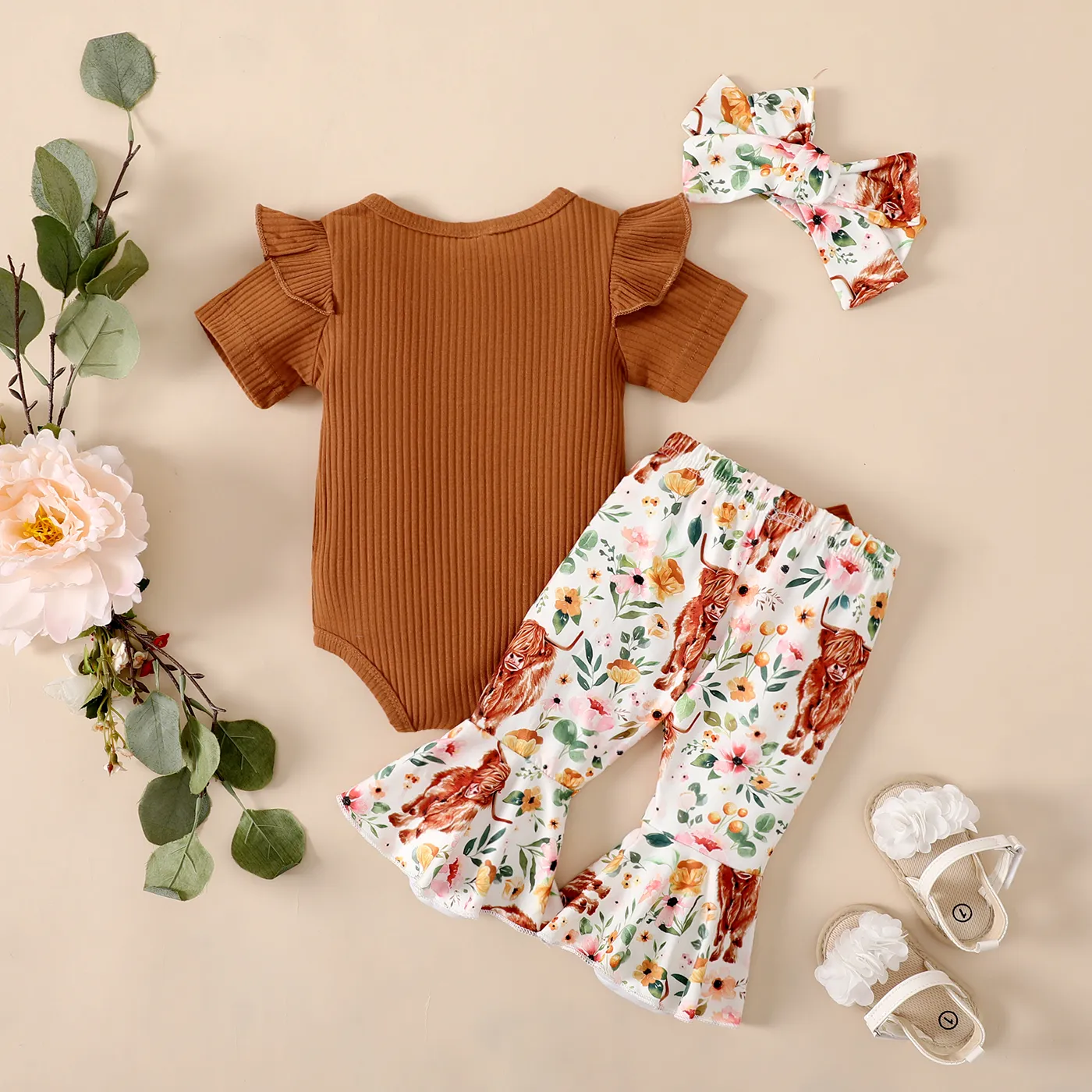 3pcs Baby Girl 95% Cotton Ribbed Flutter-sleeve Romper and Bow Front Floral Print Flared Pants & Headband Set Brown image 2