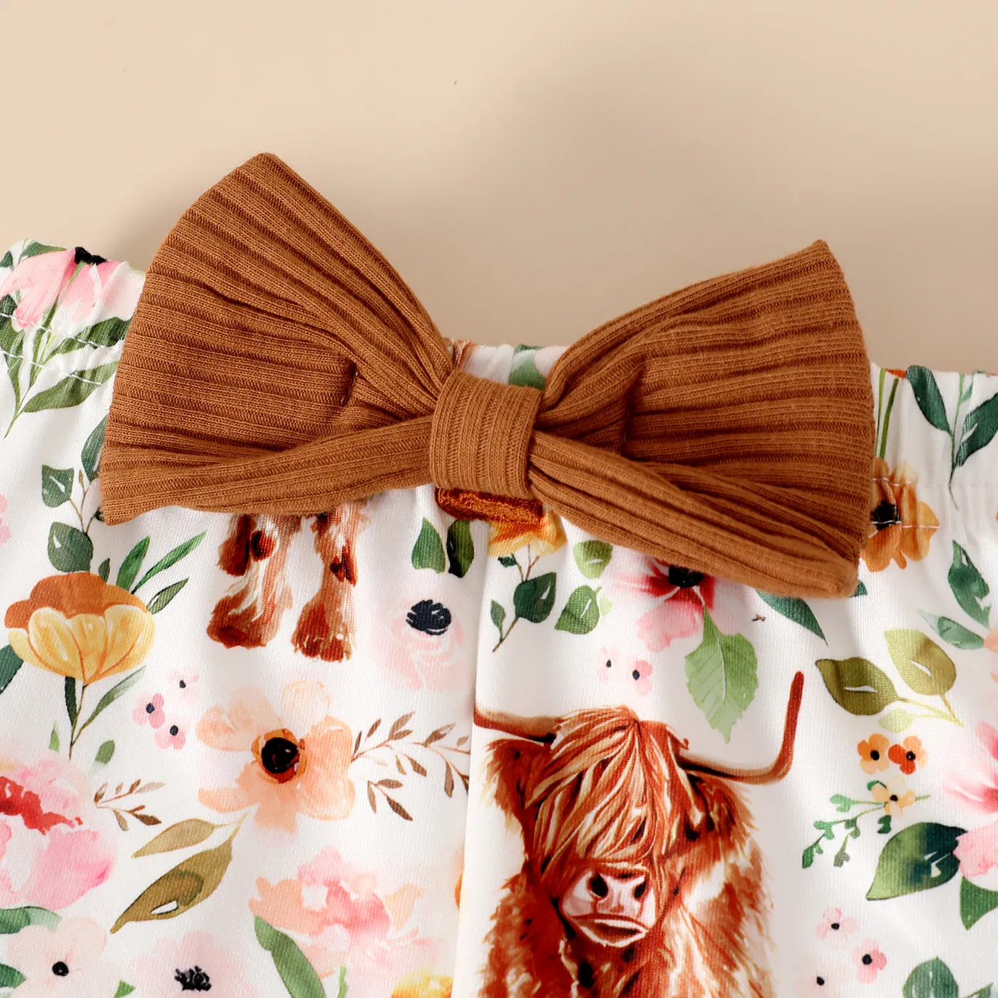 3pcs Baby Girl 95% Cotton Ribbed Flutter-sleeve Romper and Bow Front Floral Print Flared Pants & Headband Set Brown image 3