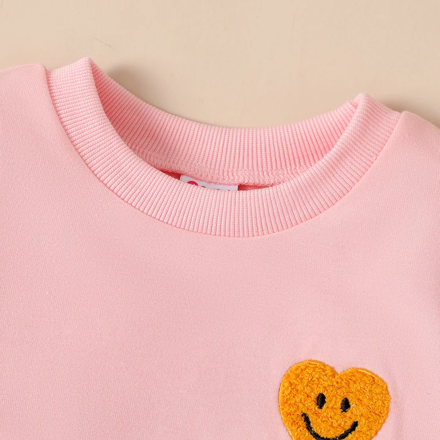 2pcs Baby Girl Smiling Heart Embroidered Pullover Sweatshirt and Pants Set  Pink image 3