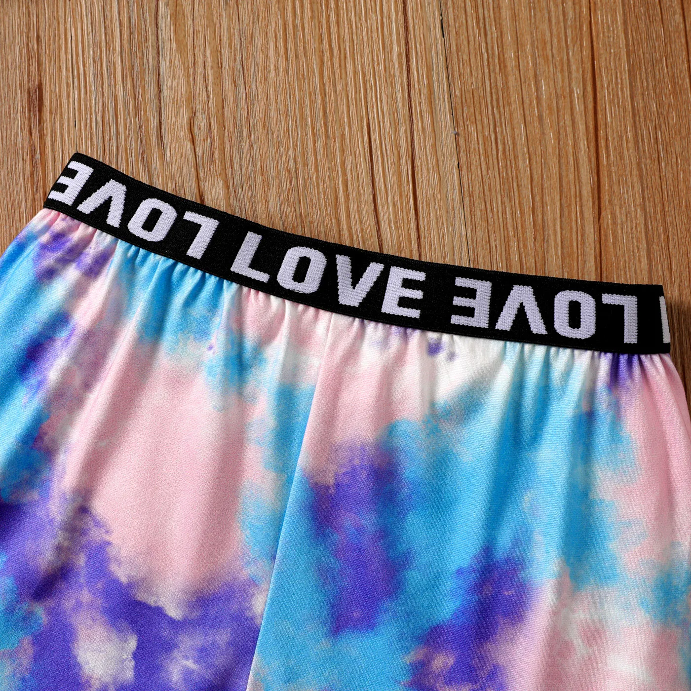 2pcs Kid Girl Unicorn Print Tie Dye One-Shoulder Top and Letter Tape Shorts Set   image 4