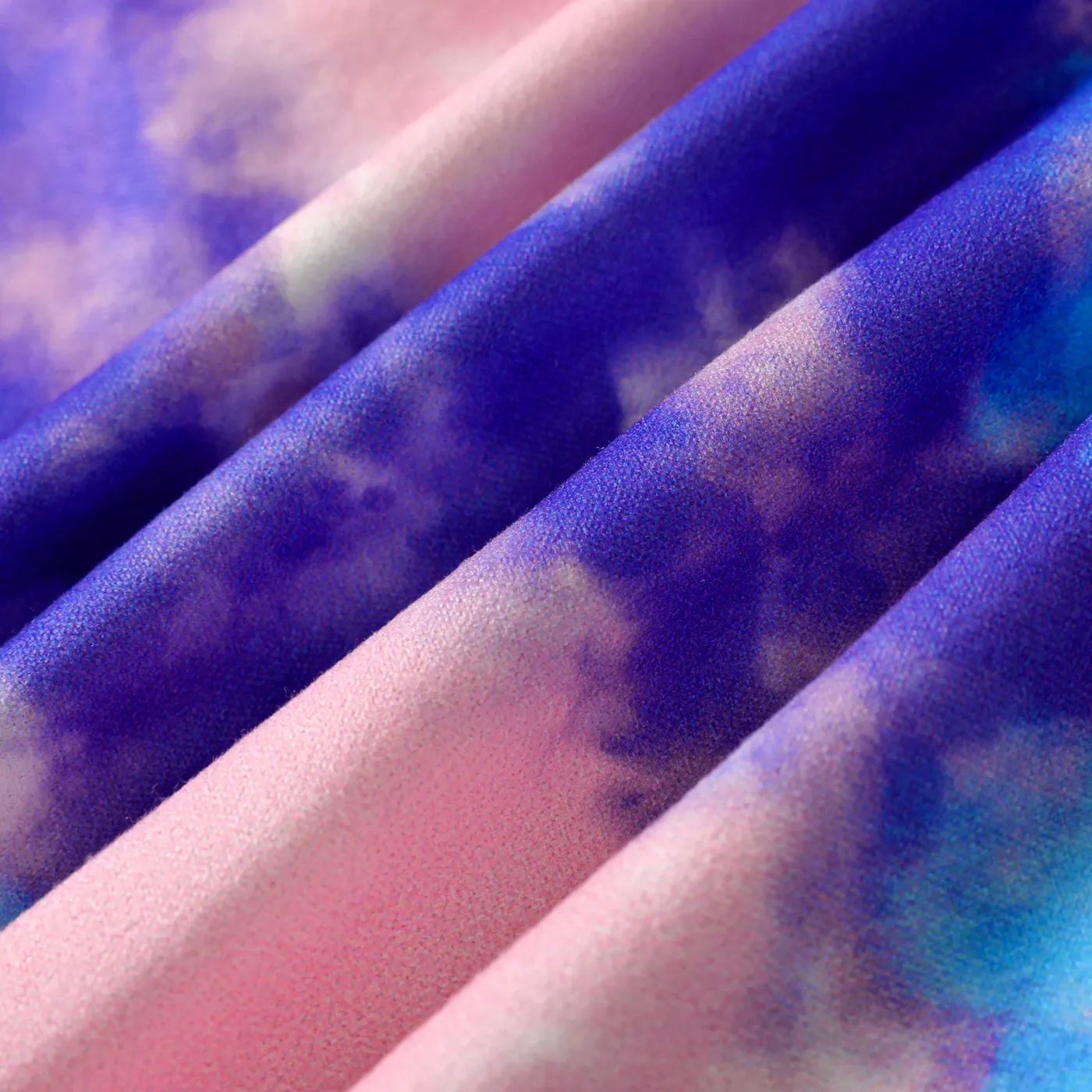 2pcs Kid Girl Unicorn Print Tie Dye One-Shoulder Top and Letter Tape Shorts Set   image 5