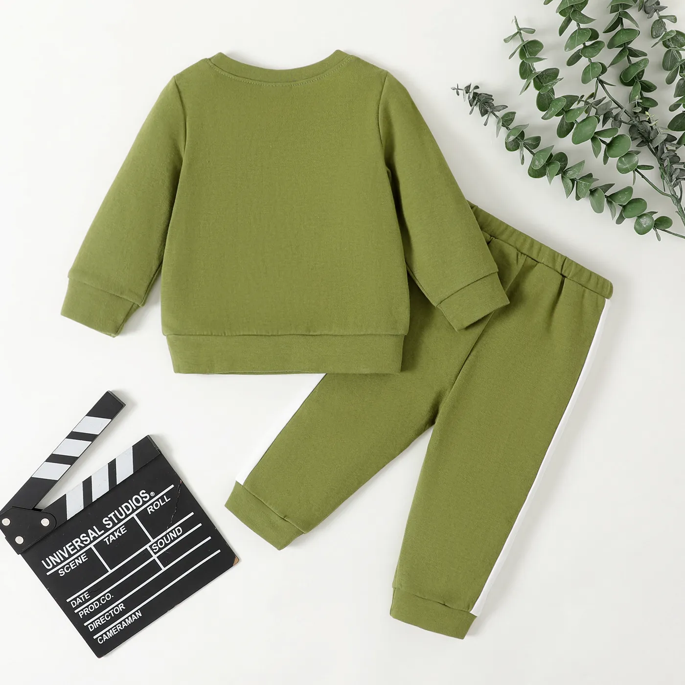 2pcs Baby Boy Letters Graphic Long-sleeve Top and Pants Set Army green image 3