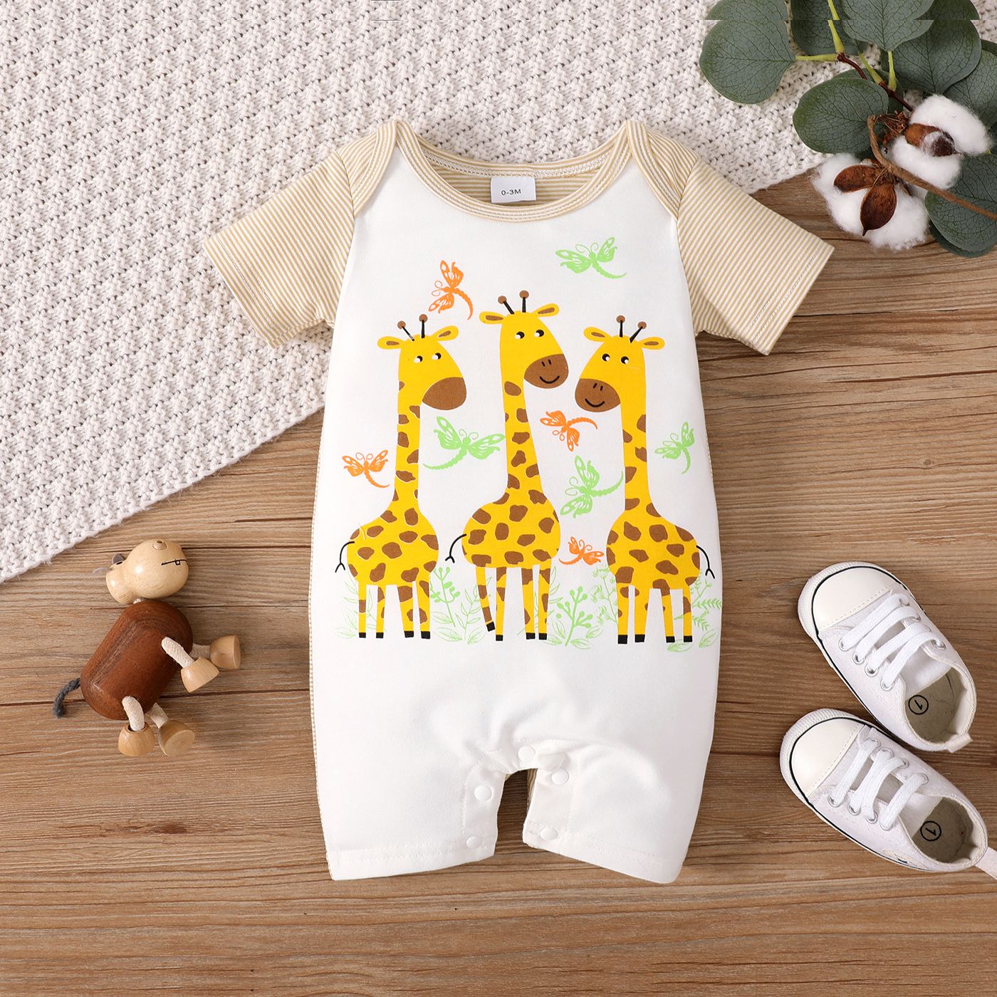 

Baby Boy Giraffe Print Short-sleeve Jumpsuit