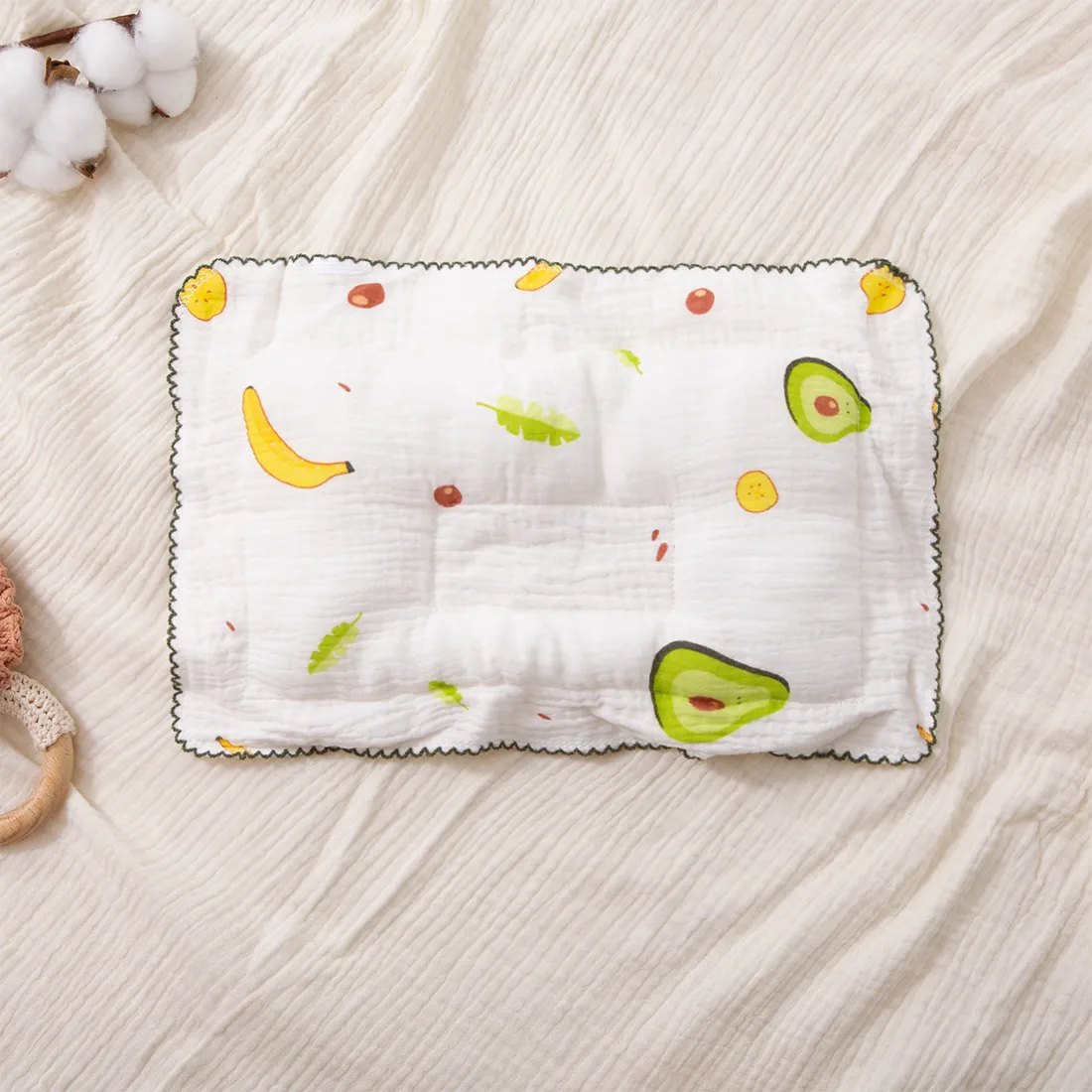 Travesseiro de bebê de algodão puro padrão de frutas travesseiro de dormir respirável absorvente de suor para ajudar a prevenir e tratar a síndrome da cabeça chata Verde big image 1