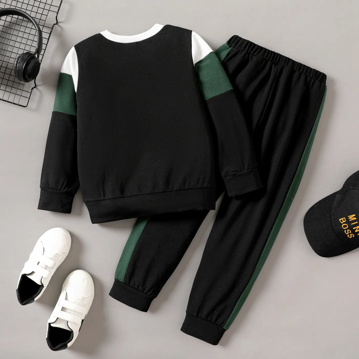 2pcs Kid Boy Colorblock Letters Graphic Long-sleeve Sweatshirt and Drawstring Pants Set Green image 2