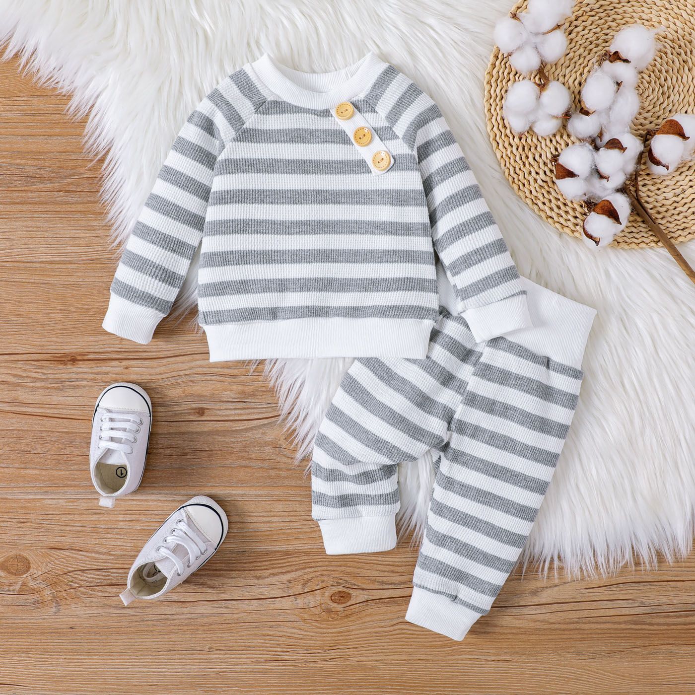 2pcs Baby Girl/Boy 95% Cotton Button Decor Stripe Top And Pants Set