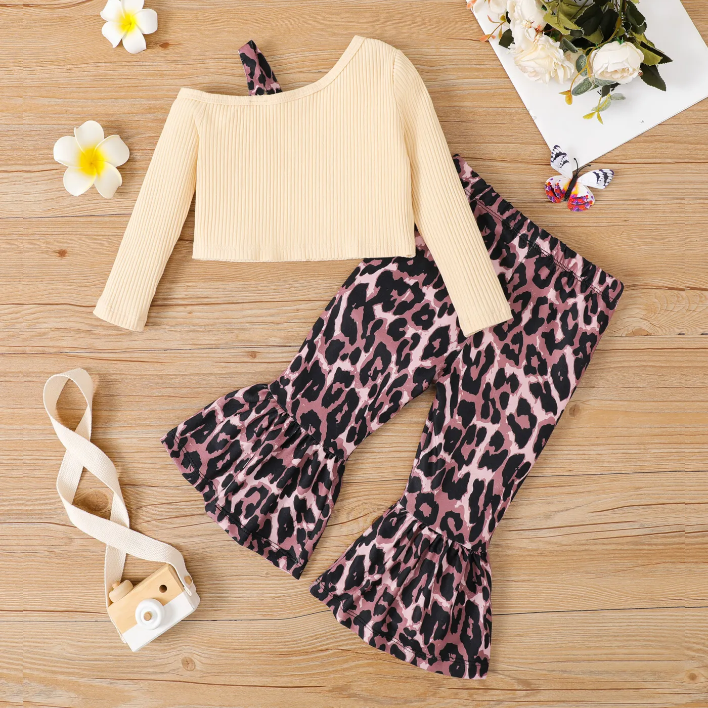 2pcs Toddler Girl Solid Long-sleeve One-Shoulder Top and Leopard Flared Pants Set   image 2