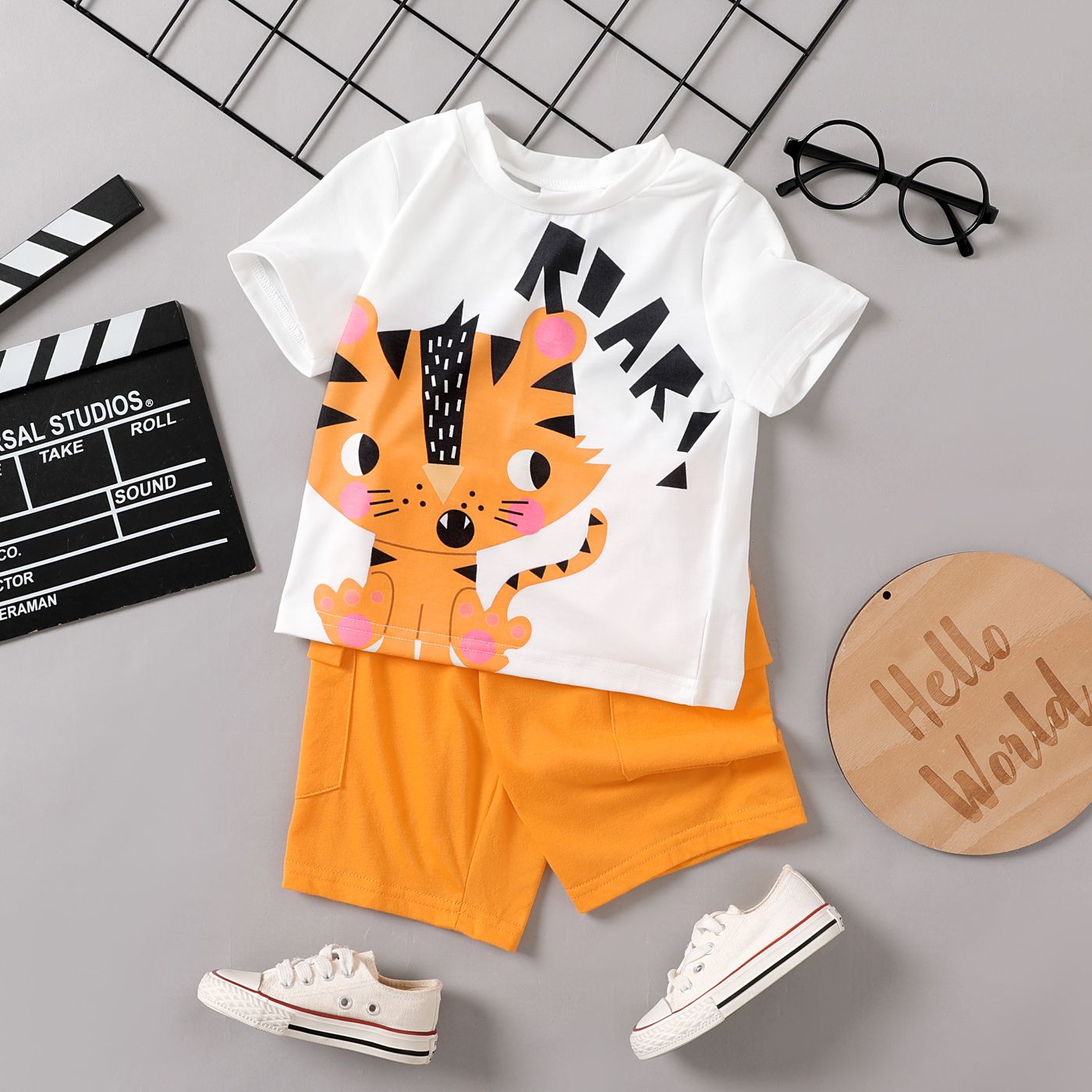 

2pcs Toddler Boy Tiger Print Short-sleeve Tee and Cargo Shorts Set