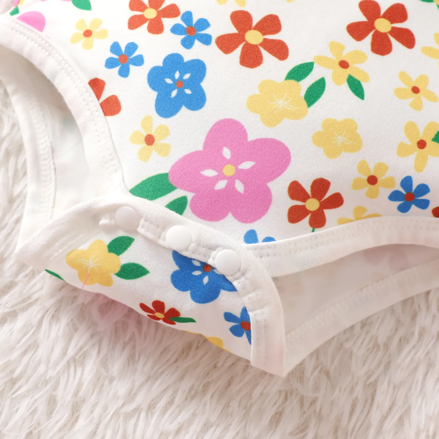 3pcs Baby Girl Allover Floral Print Ruffle Long-sleeve Romper and Ribbed Solid Pants & Bib Set Hot Pink image 5