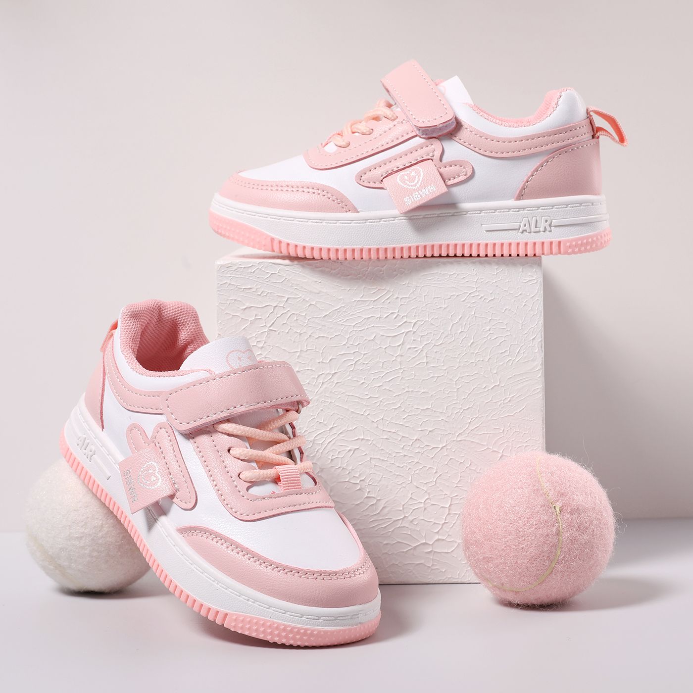 

Kids Love Pattern Velcro Sports Shoes