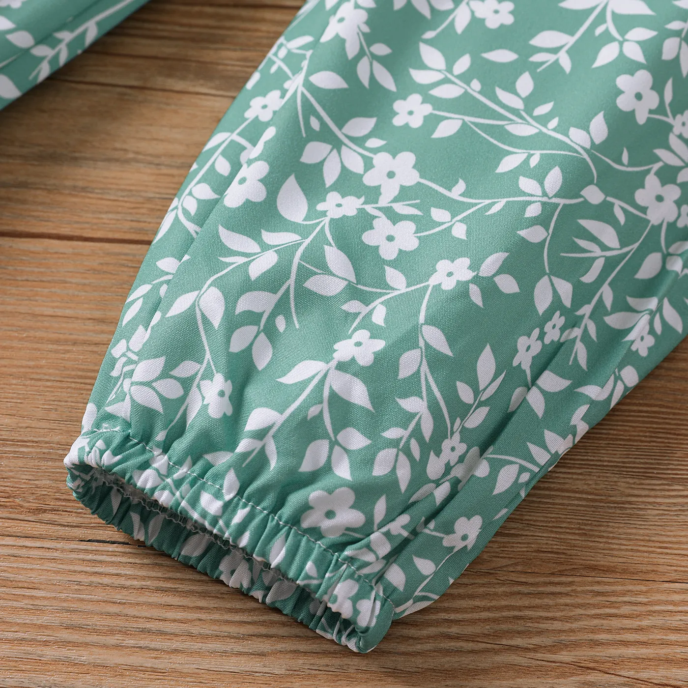 2 unidades Criança Menina Mangas franzidas Bonito Flores isoladas conjuntos de camisetas Verde image 3