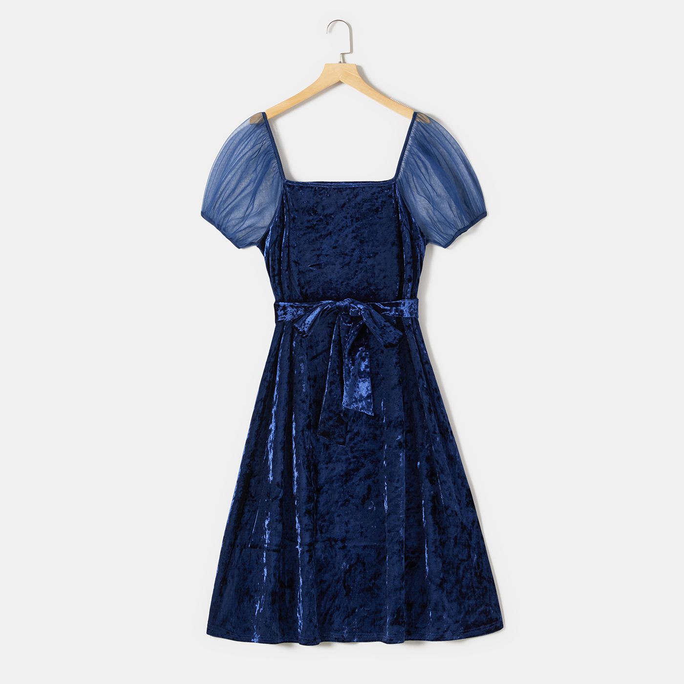 

Mommy and Me Solid Velvet Puff Sleeve Belted Dresses