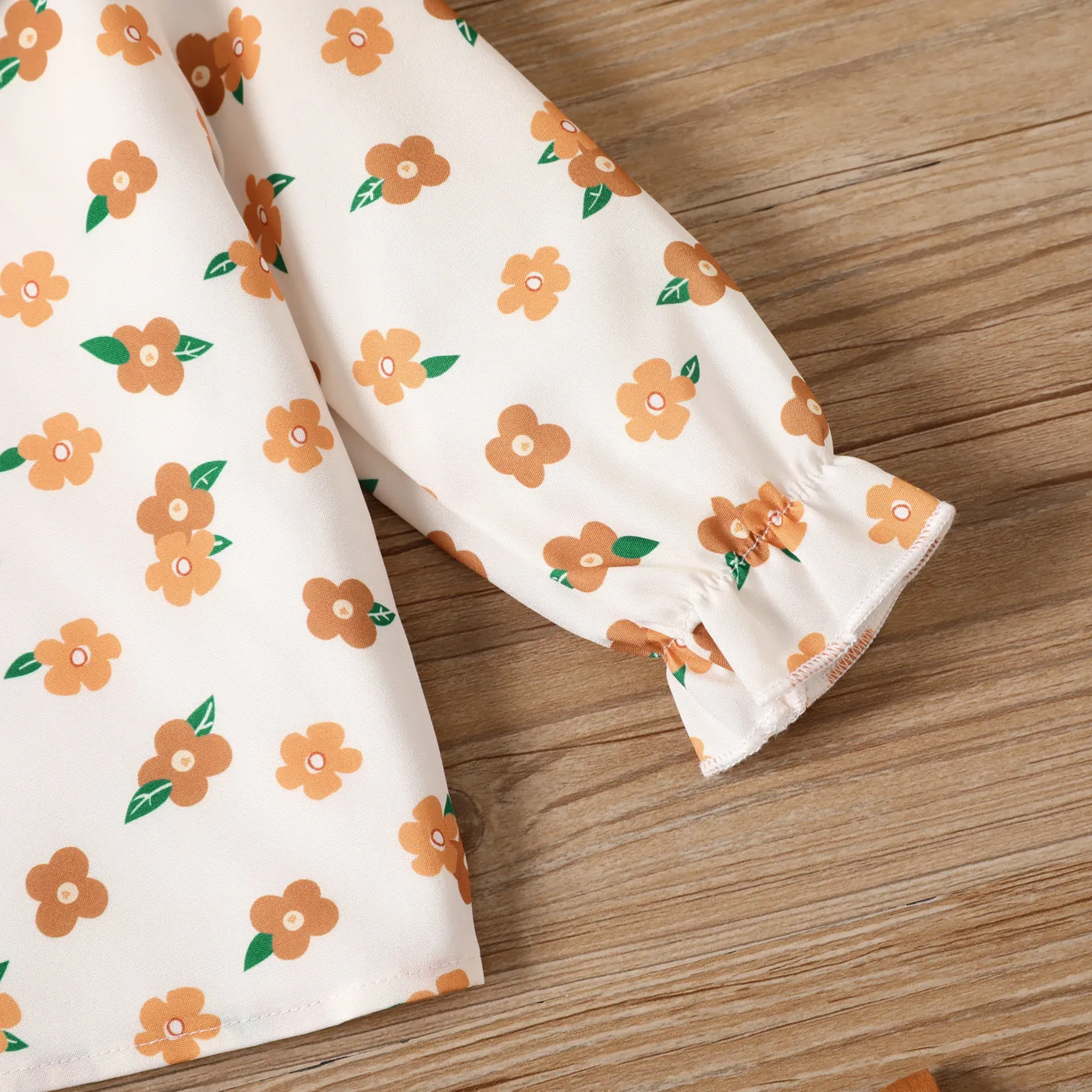 2pcs Baby Girl Allover Floral Print Ruffle Doll Collar Long-sleeve Top and 100% Cotton Solid Strappy Skirt Set  image 5
