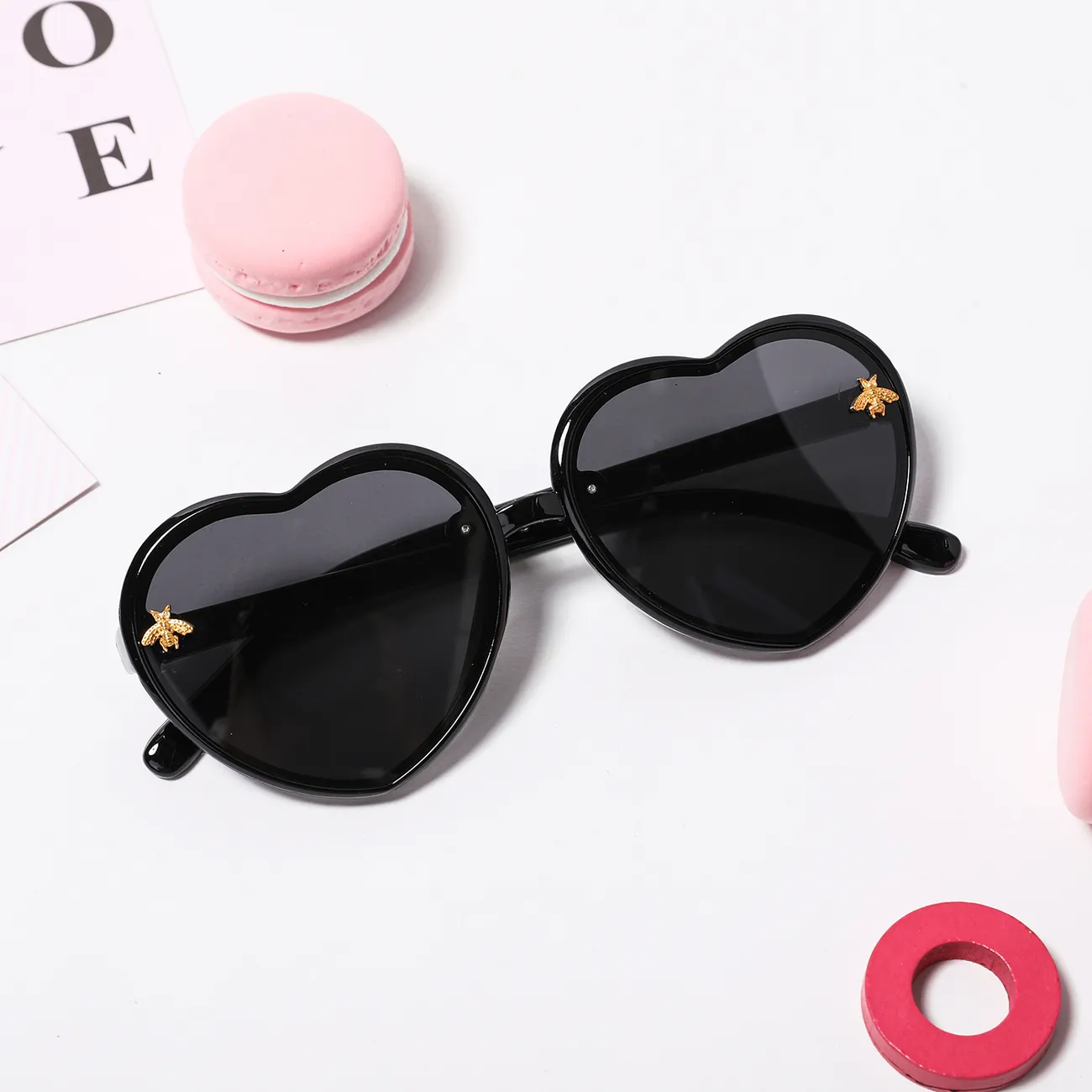 Gafas de sol con montura cardíaca para niños pequeños (con estuche para gafas) Negro big image 1