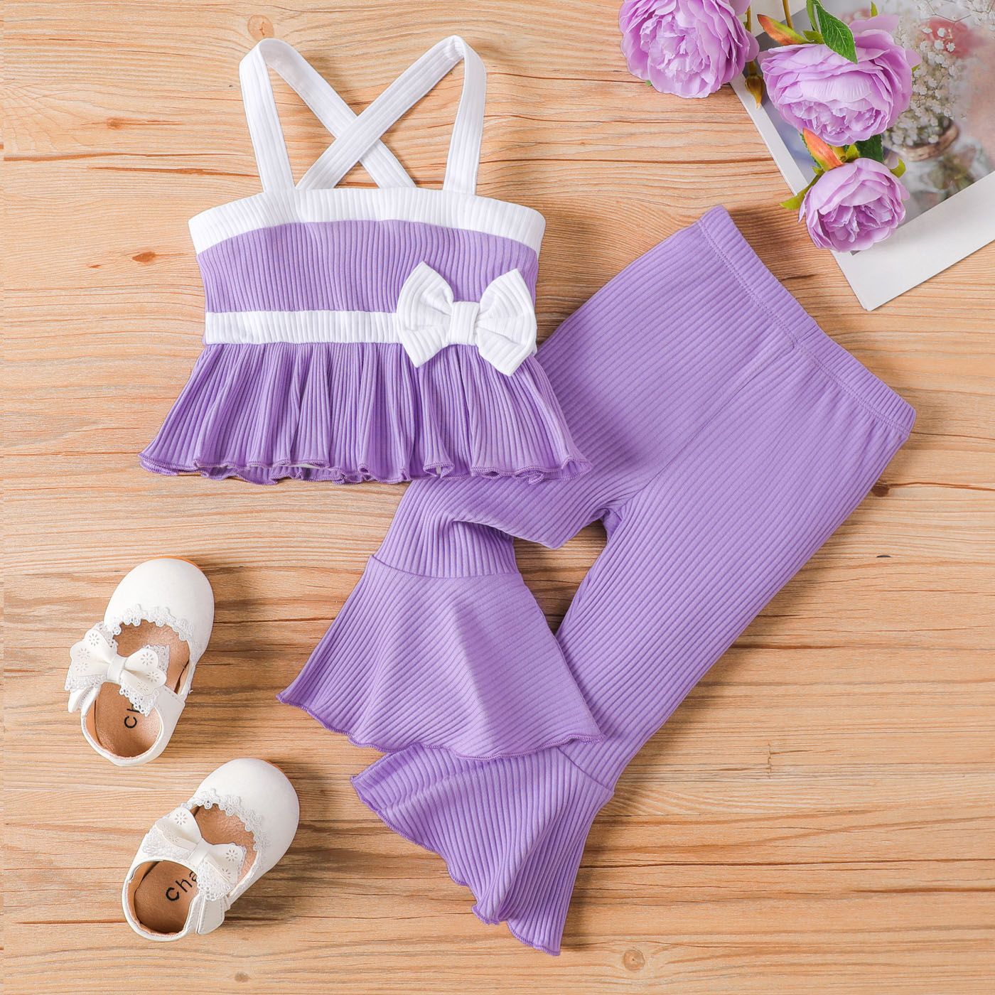 

2pcs Baby Girl Bow Decor Ruffle Hem Rib-knit Camisole and Flared Pants Set