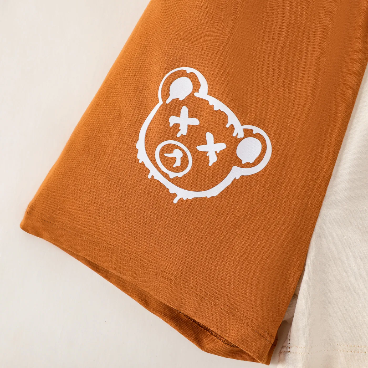 2pcs Baby Boy Bear Print Two Tone Panel Short-sleeve Tee and Shorts Set   image 5