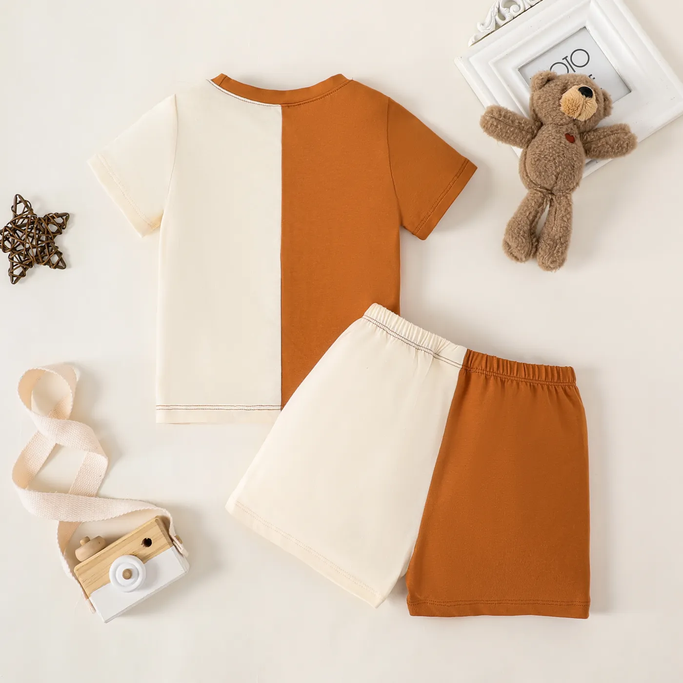 2pcs Baby Boy Bear Print Two Tone Panel Short-sleeve Tee and Shorts Set   image 2