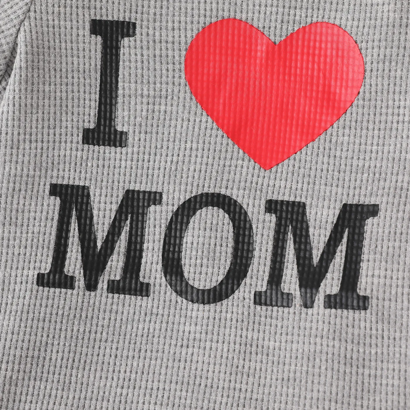 2pcs Baby Boy Letter Heart Print Short-sleeve Waffle Top and Shorts Set  image 4