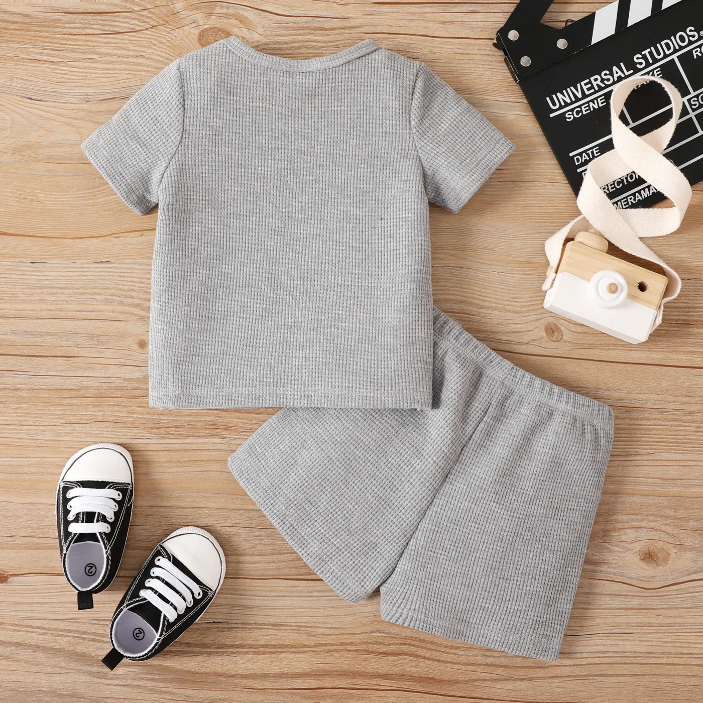 2pcs Baby Boy Letter Heart Print Short-sleeve Waffle Top and Shorts Set  image 2