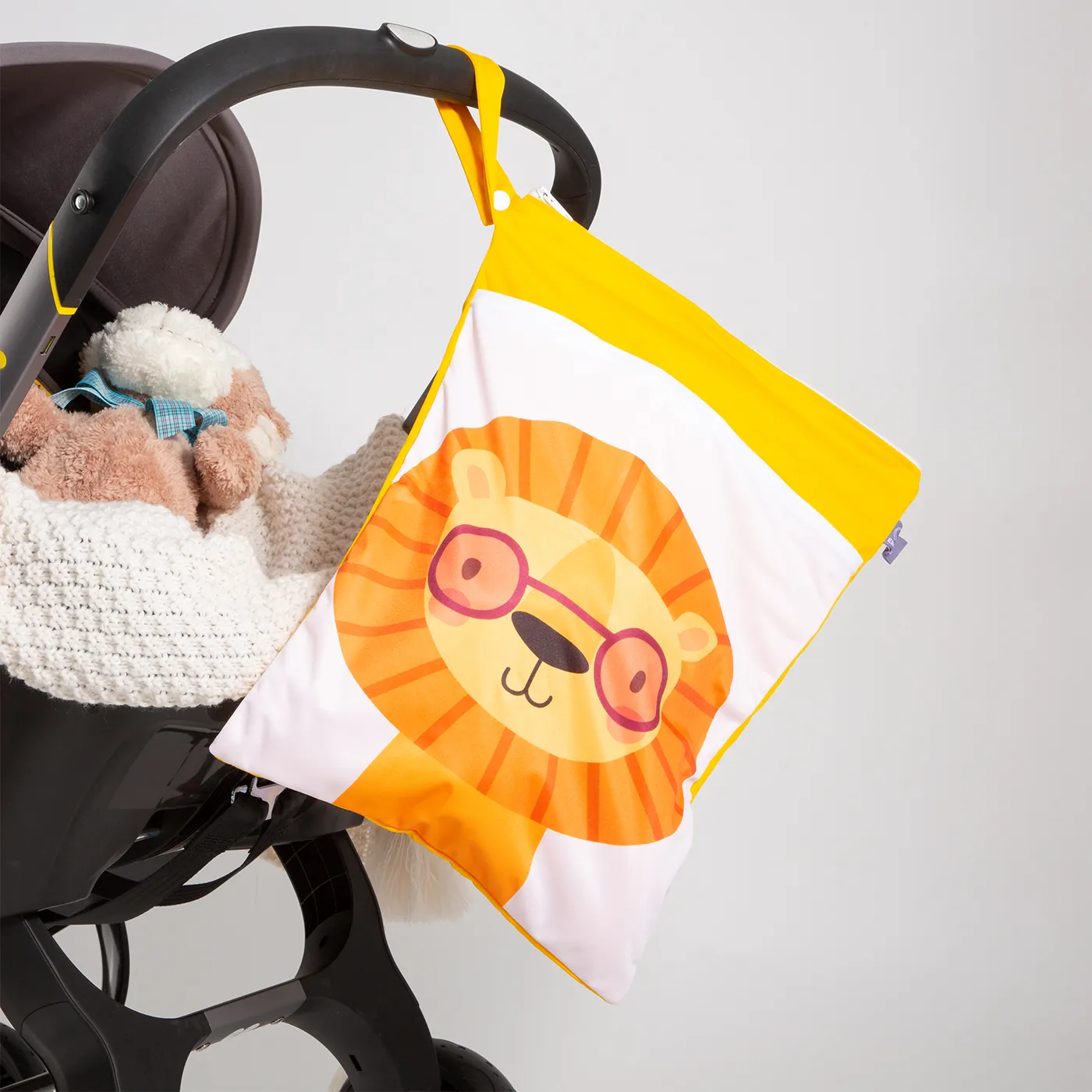 Cute Double-Zipper Waterproof Bag for Storing Baby's Diapers  image 4