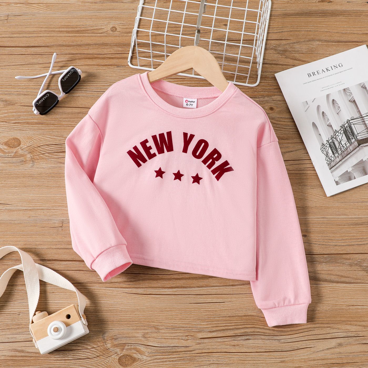 

Kid Girl Avant-garde Letter Design Fashionable Sweatshirt