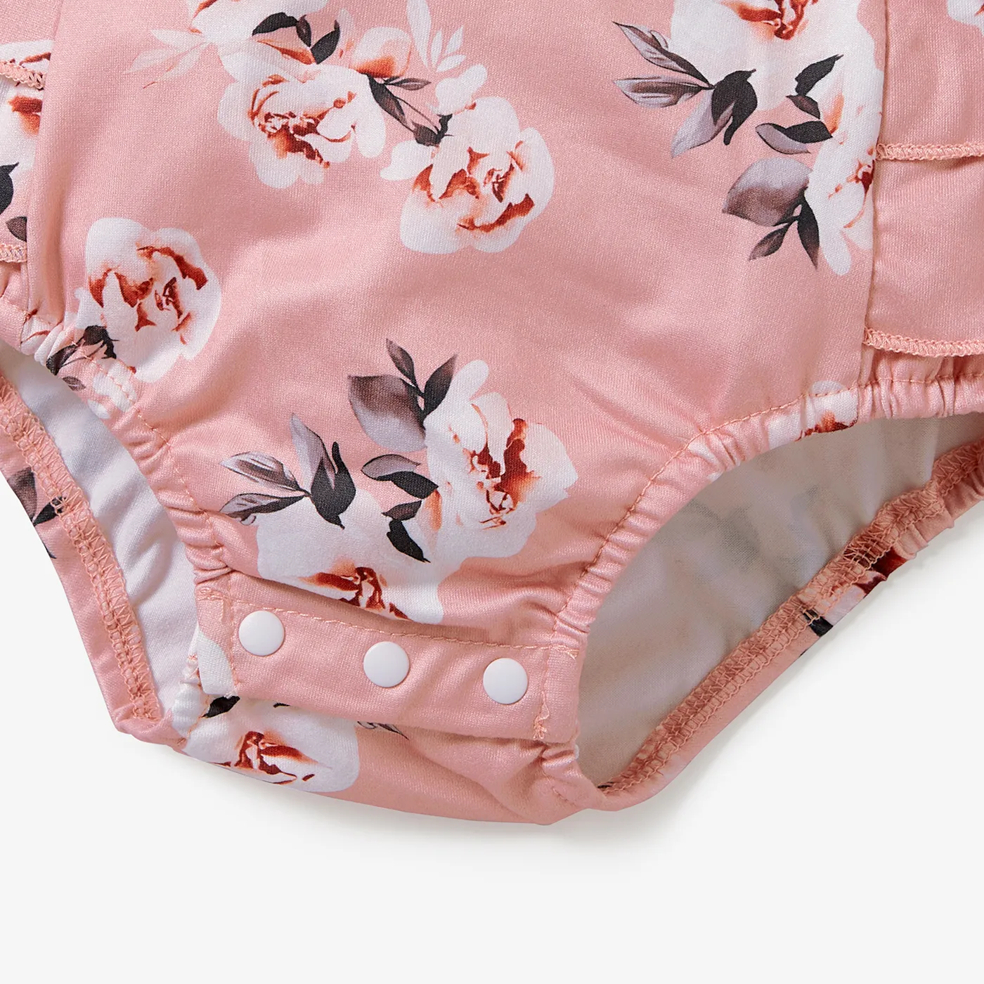 2pcs Baby Girl Allover Floral Print Ruffled Romper & Bow Headband Set  image 6