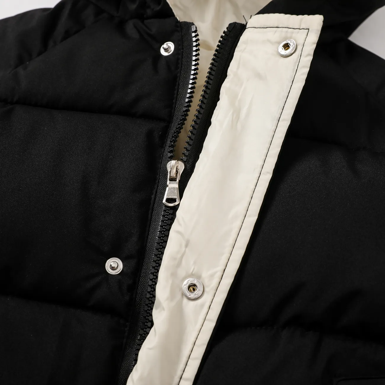 Casaco acolchoado com design básico de botão com capuz de cor sólida para menino/menina Preto big image 1