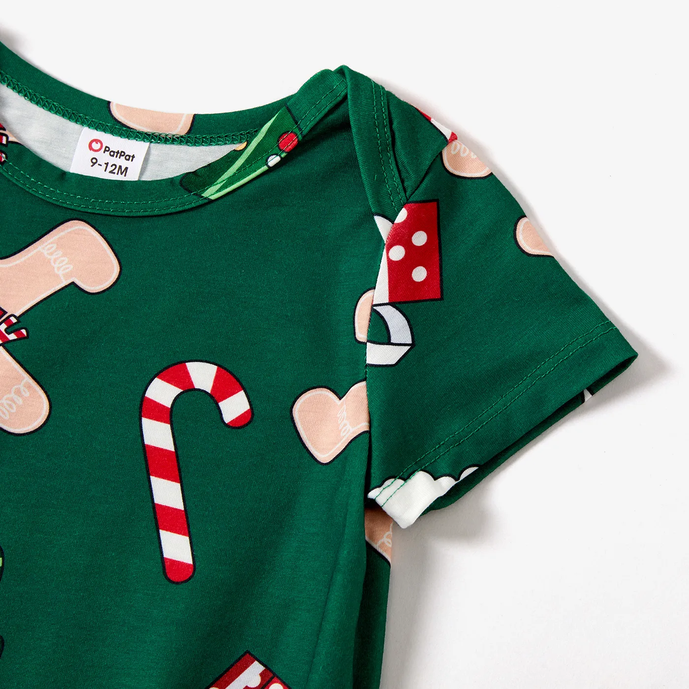Christmas Family Matching Theme Print Short-sleeve Pajamas Sets(Flame resistant) Green image 4