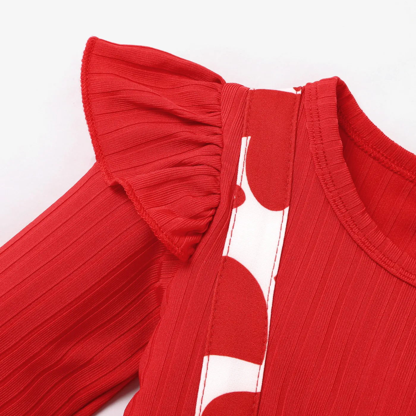 2pcs Baby Girl Red Ribbed Ruffle Long-sleeve Spliced Heart & Letter Print Dress with Headband Set Red image 3