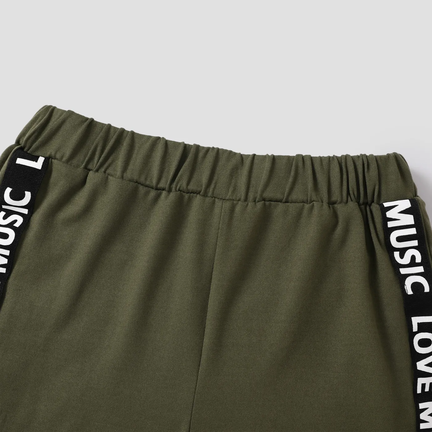 2Pcs Kid Boy Letter Splice Two Tone Short-sleeve Tee and Shorts Set Army green image 5
