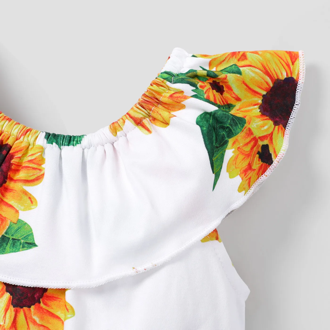 2pcs Baby Girl 100% Cotton Solid Belted Shorts and Allover Sunflower Print Ruffled Collar Tank Romper Set Green image 3