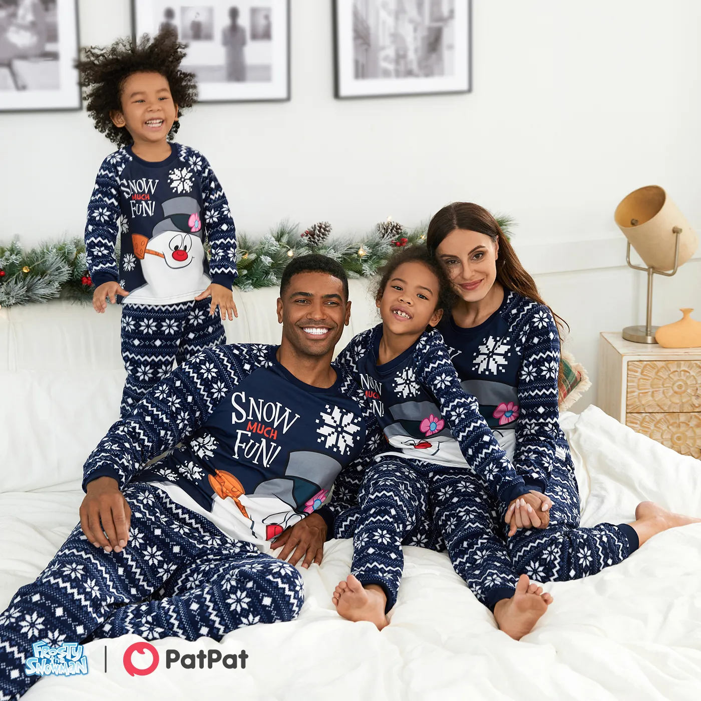Frosty The Snowman Family Matching Christmas Snowman Graphic Allover Snowflake Print Polar Fleece Raglan-sleeve Pajamas Sets (Flame Resistant)  image 6