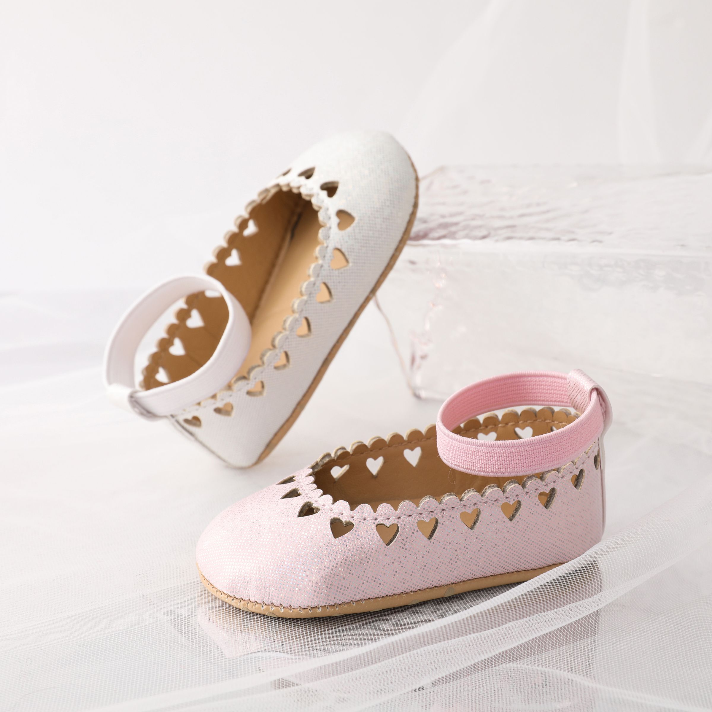 Baby Girl Sweet Heart-shaped Hollow-out Prewalker Shoes