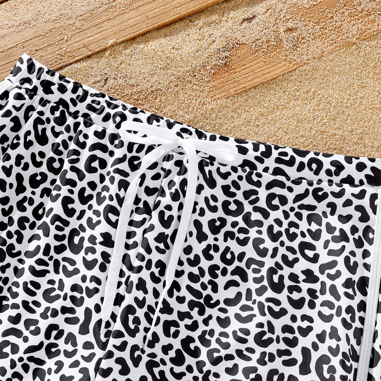 Look Familial Motif léopard Tenues de famille assorties Maillots de bain noir et blanc big image 1