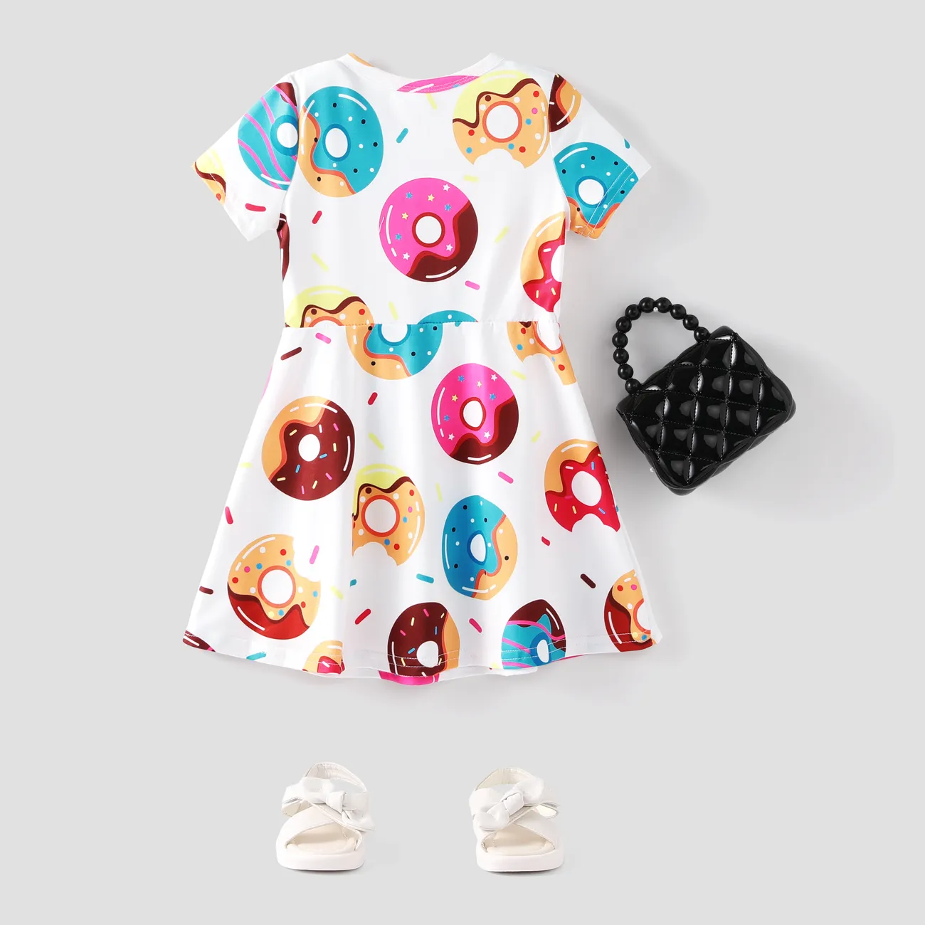 فستان قصير الأكمام بطباعة دونات للطعام للفتيات الصغيرات أبيض big image 1