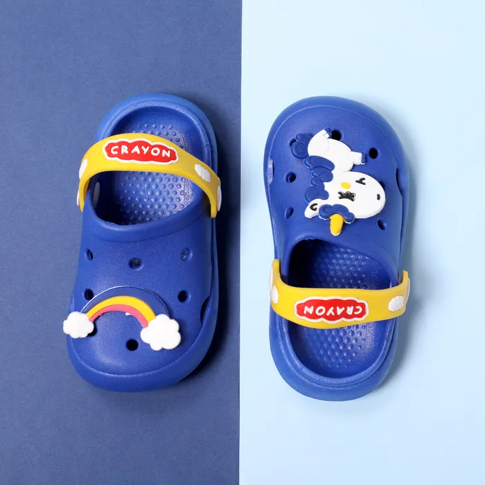 Enfant en bas âge/enfants fille/garçon coloré arc-en-ciel et licorne design plage trou chaussures