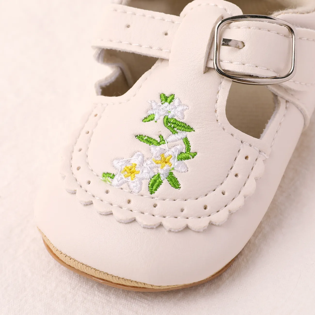 Baby Girl Casual Broken Flower Design Buckle Velcro Prewalker Shoes Beige big image 1