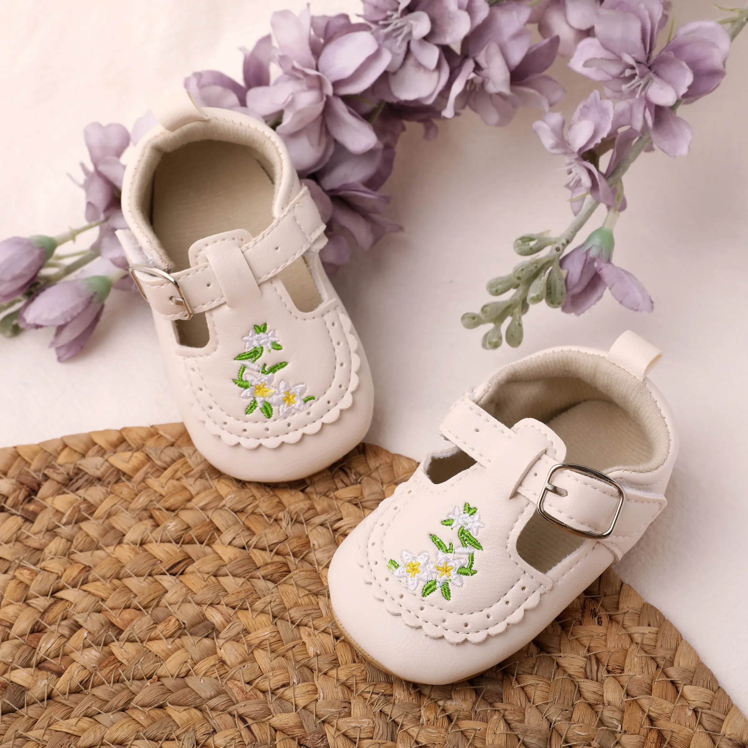 

Baby Girl Casual Broken Flower Design Buckle Velcro Prewalker Shoes