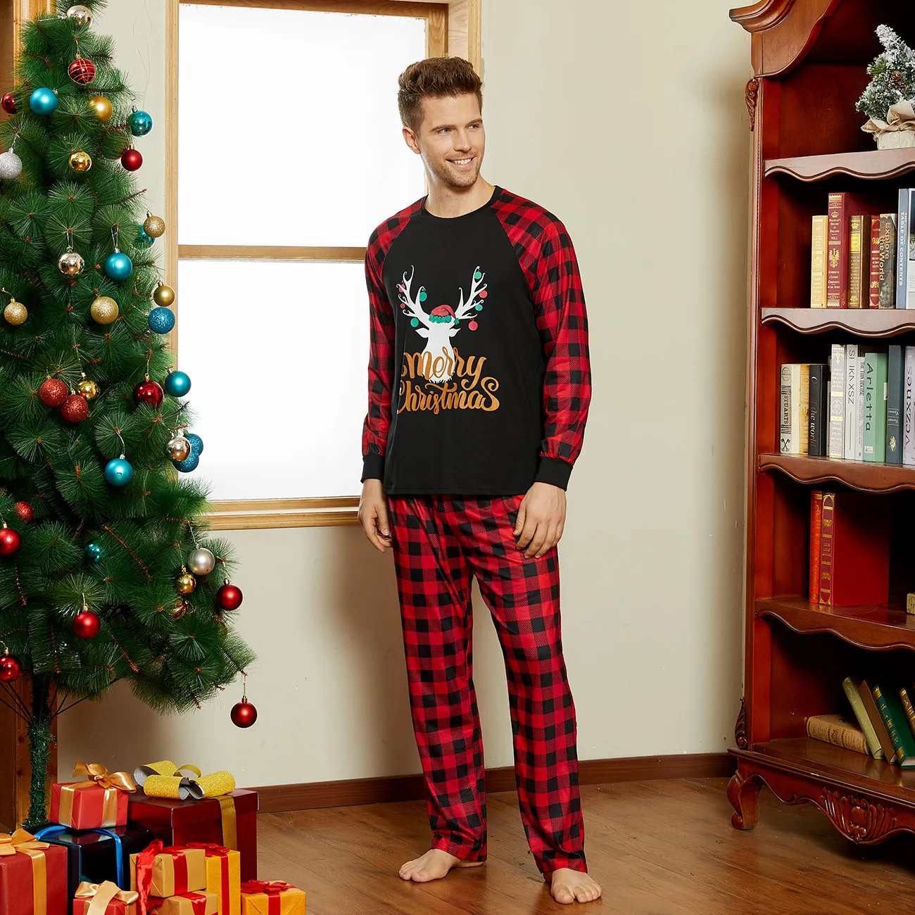 Merry Christmas Letter Antler Print Plaid Splice Matching Pajamas Sets for Family (Flame Resistant) Red big image 1