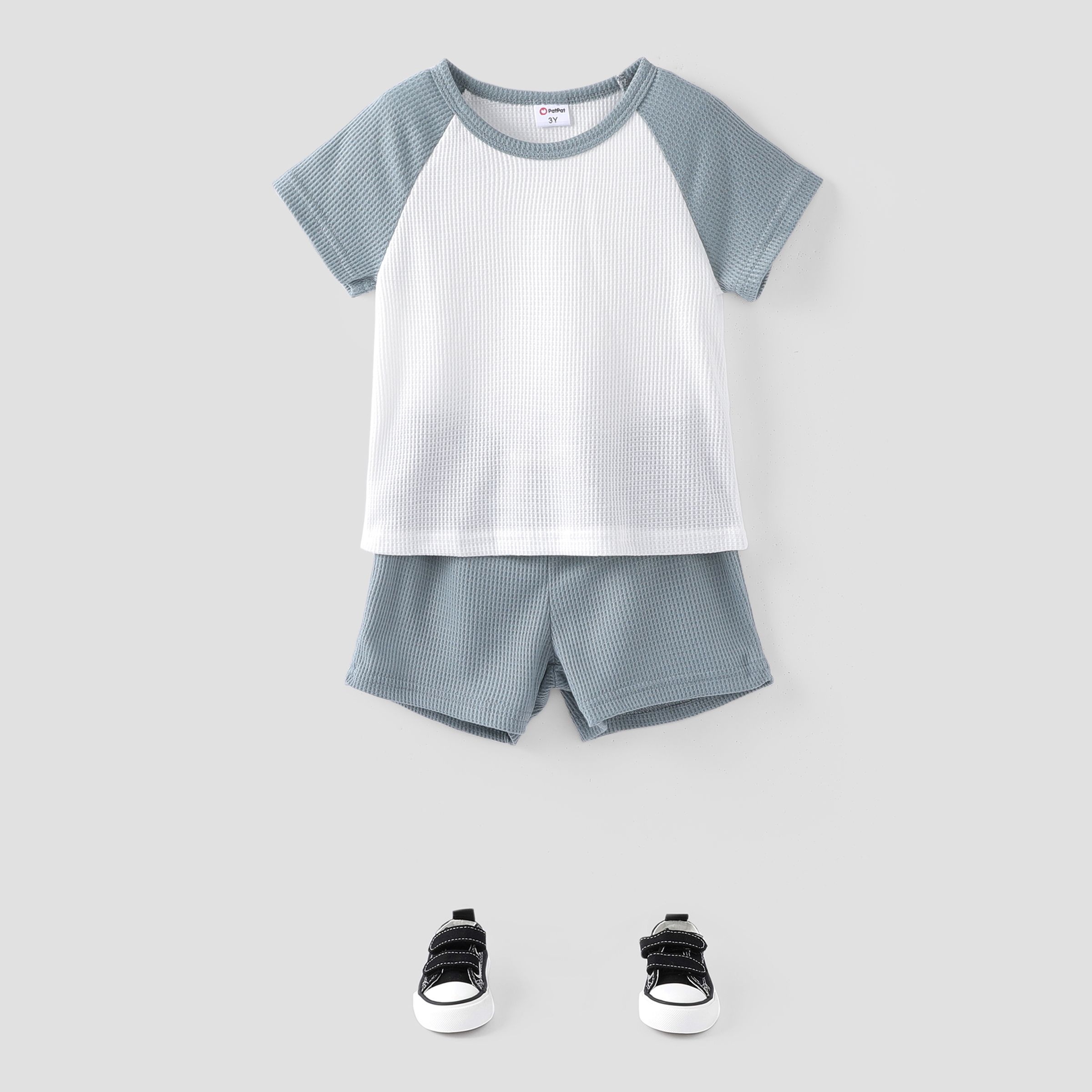 Toddler Boy 2pcs Colorblock Raglan Sleeve Tee And Shorts Set / Casual Shoes