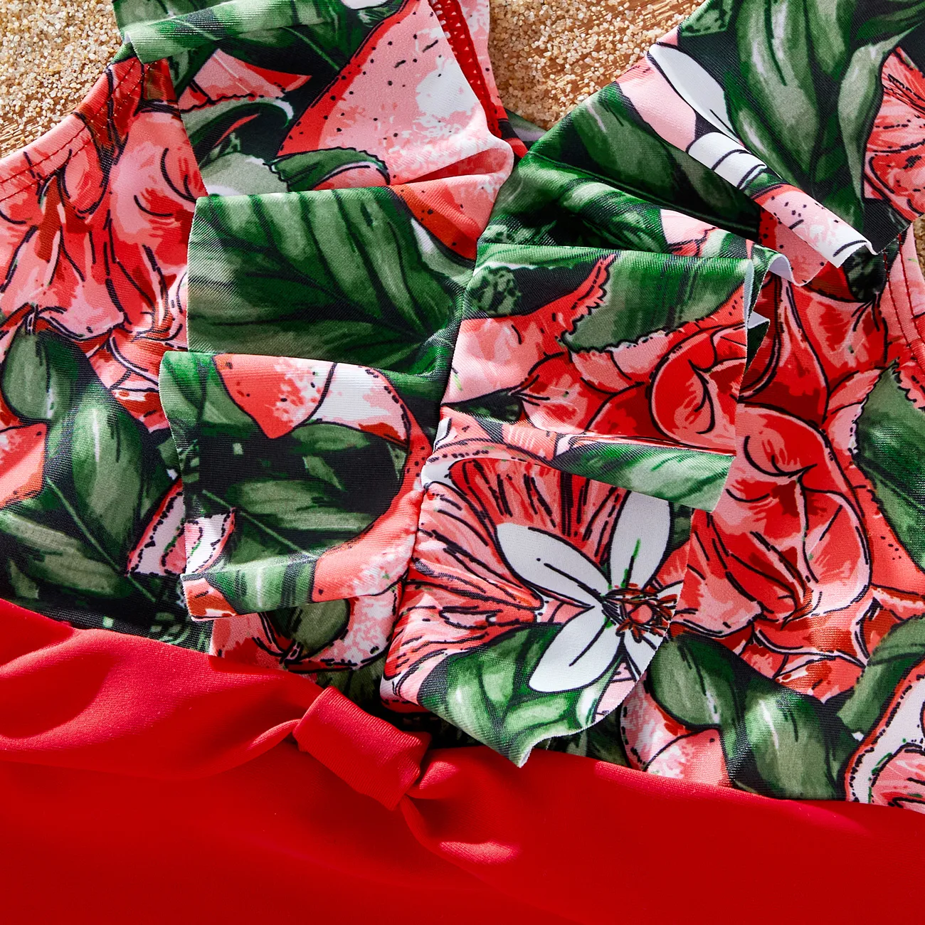 ملابس السباحة إطلالة العائلة للجنسين النباتات والزهور أحمر big image 1